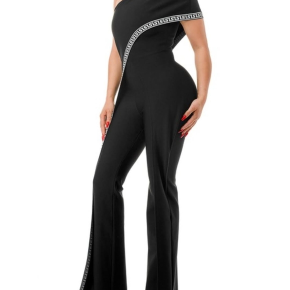 Clothes - Picture 3 of 11